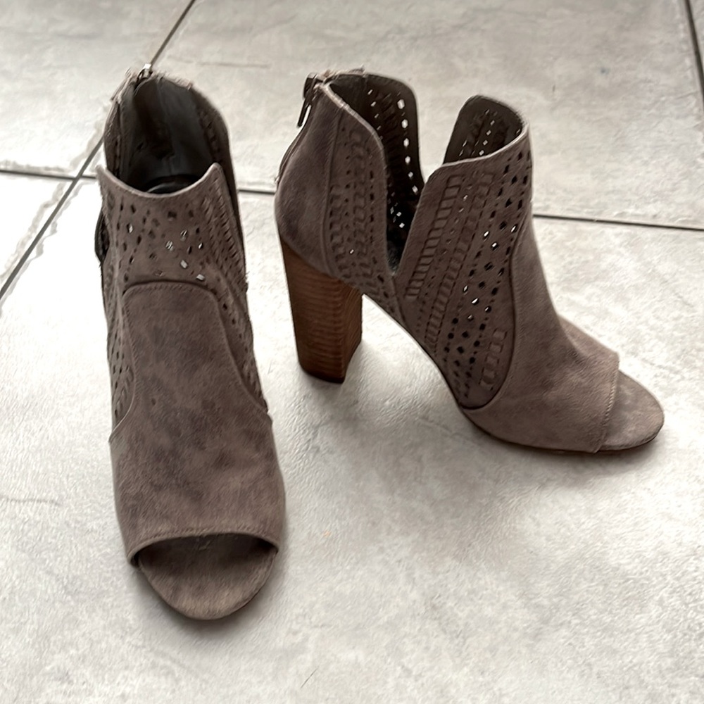 Open toes booties